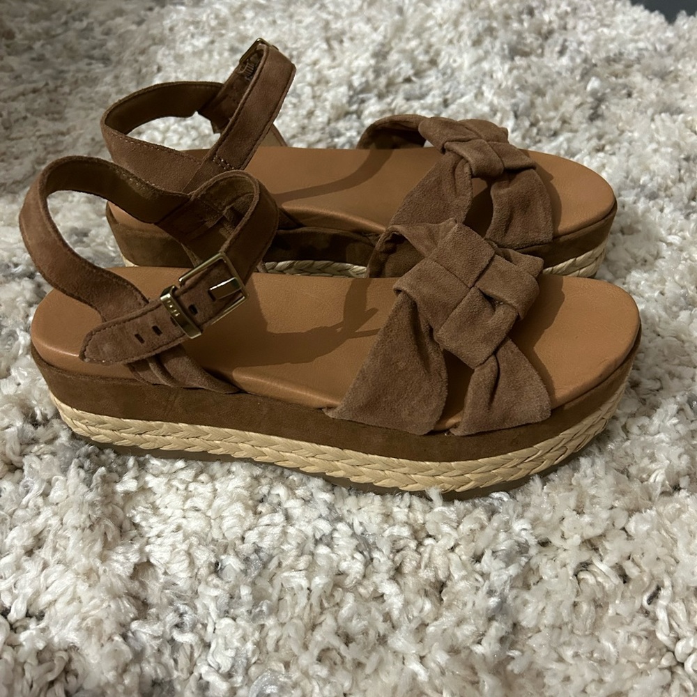 UGG women’s neusch, ankle strap platform sandals size 9.5